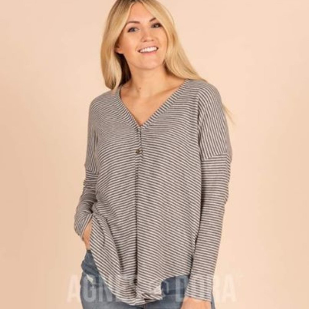 Agnes & Dora Weekend Sweater Top Long Sleeve Button Stripe Size Small (4-6) NWT